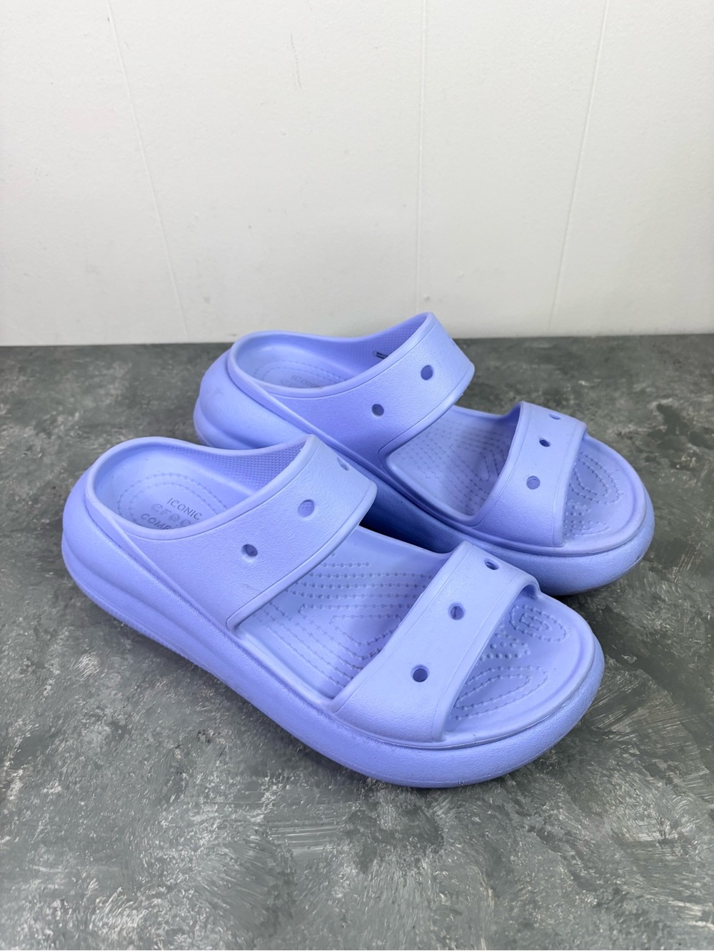 Crocs classic crush sandals platform rubber two strap periwinkle purple blue 7